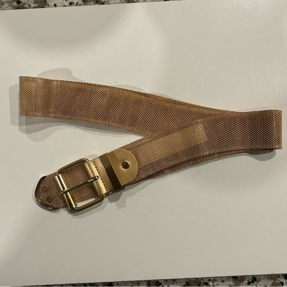 Stylish and Trendy Women's Size Medium Gold Belt - Fashion Accessories - Picture 2 of 11